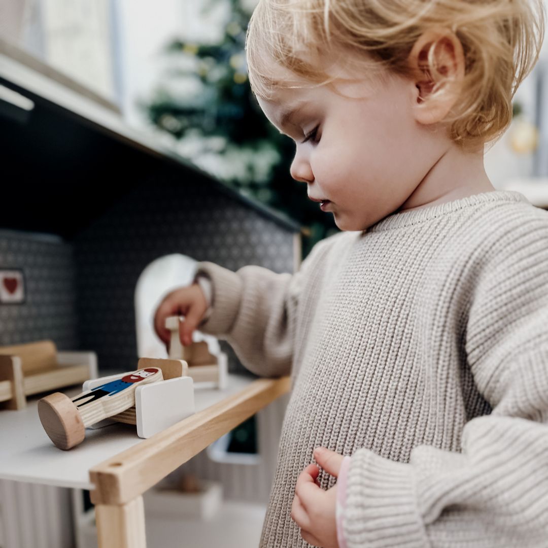 Bijela drvena kućica za lutke s dodacima 18 kom.