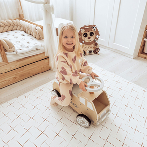 Drveni automobil za jahanje, autić s kockama